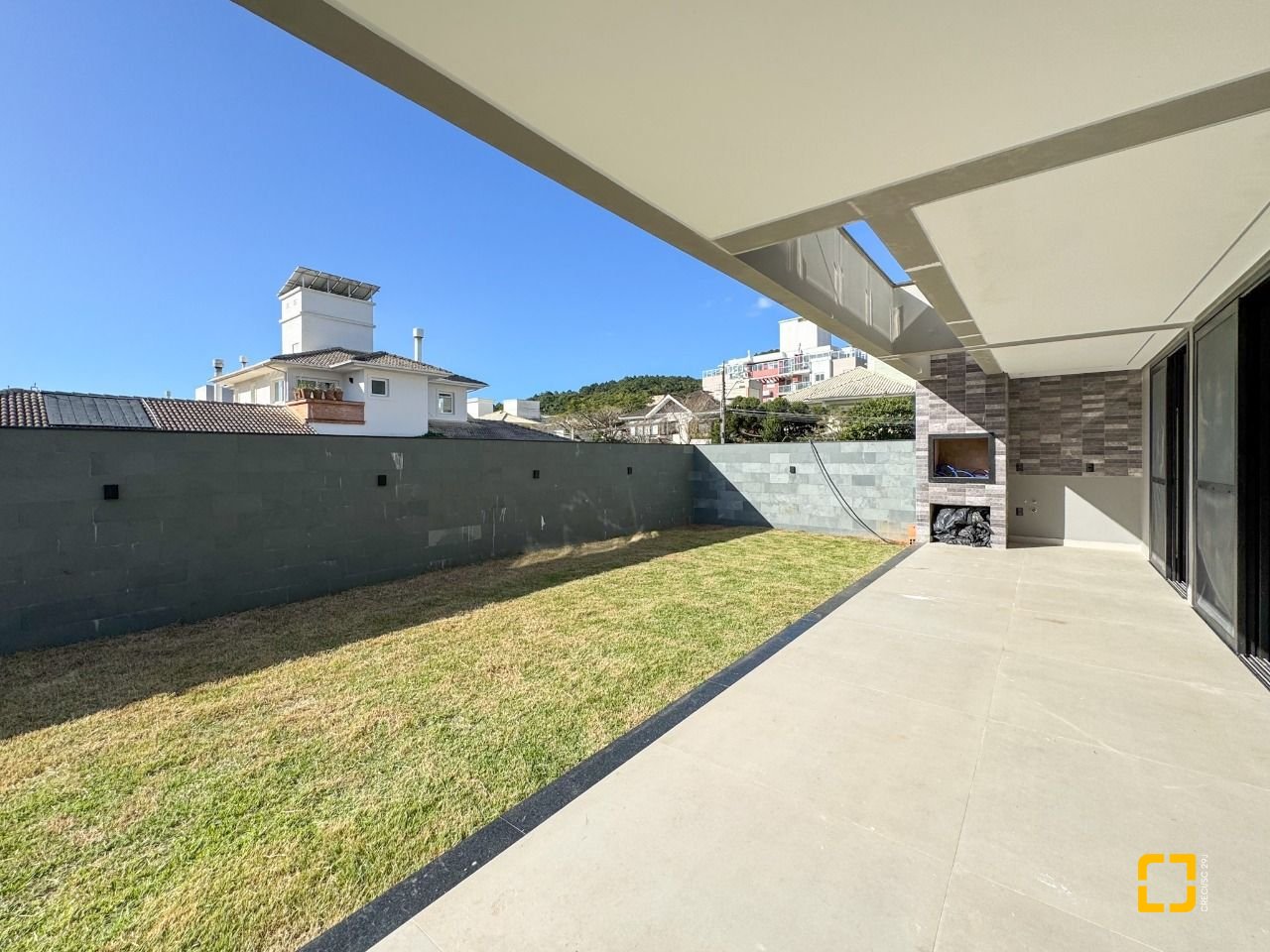 Casa com 225m², 6 quartos (sendo 3 suítes), 4 garagens, no bairro Jurerê em Florianópolis