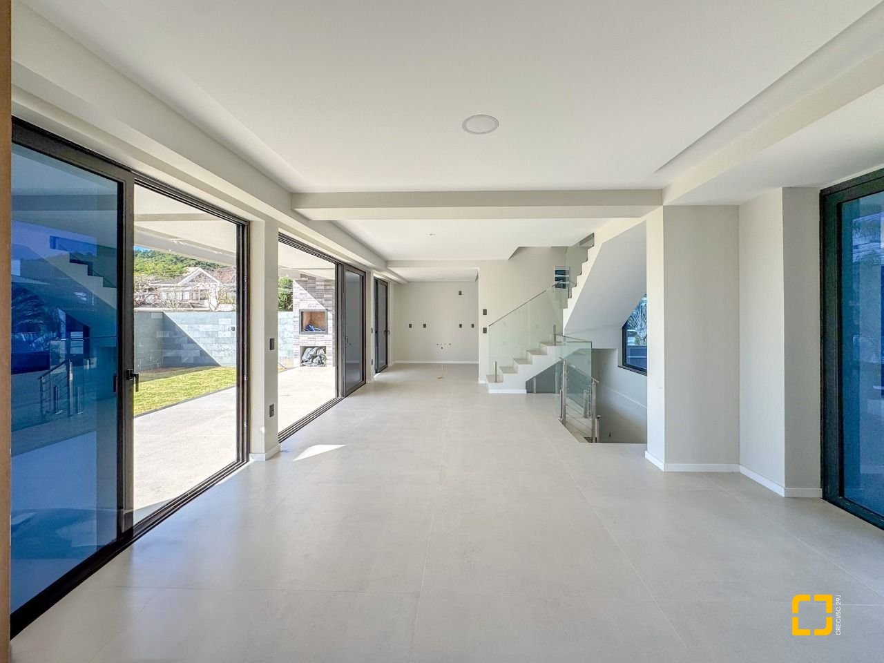 Casa com 225m², 6 quartos (sendo 3 suítes), 4 garagens, no bairro Jurerê em Florianópolis