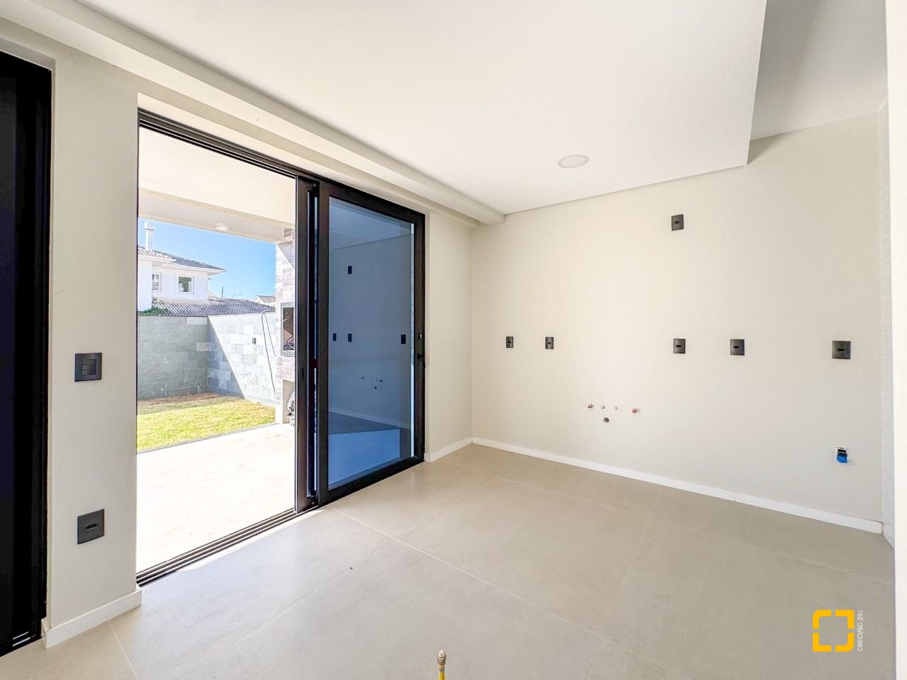 Casa com 225m², 6 quartos (sendo 3 suítes), 4 garagens, no bairro Jurerê em Florianópolis