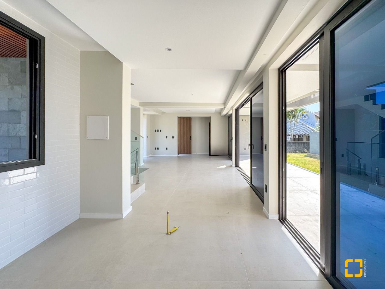 Casa com 225m², 6 quartos (sendo 3 suítes), 4 garagens, no bairro Jurerê em Florianópolis