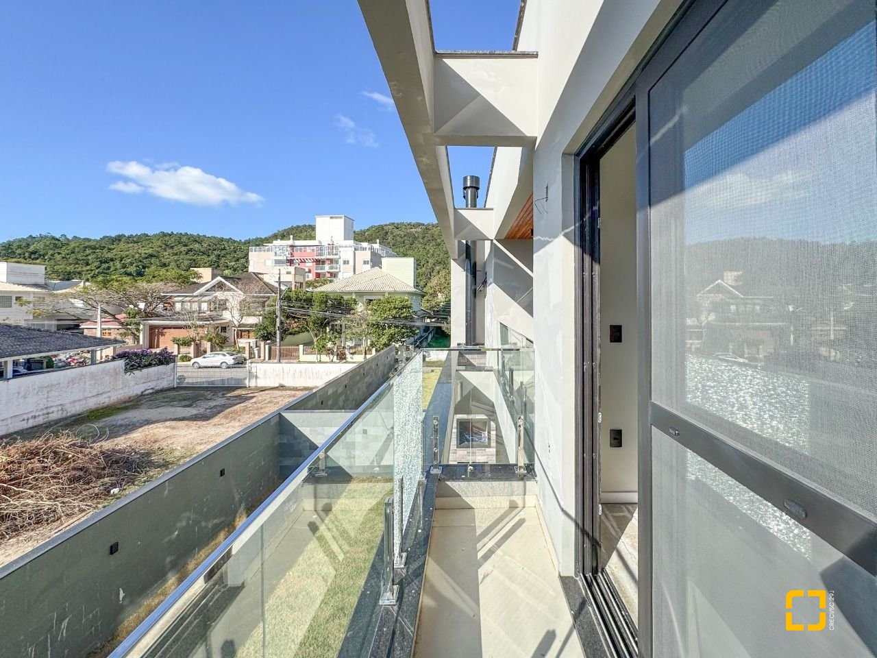 Casa com 225m², 6 quartos (sendo 3 suítes), 4 garagens, no bairro Jurerê em Florianópolis