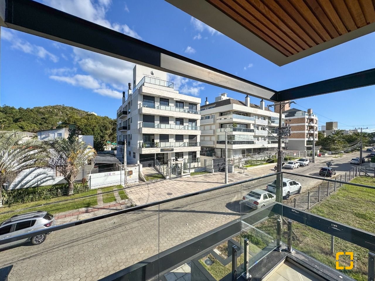 Casa com 225m², 6 quartos (sendo 3 suítes), 4 garagens, no bairro Jurerê em Florianópolis