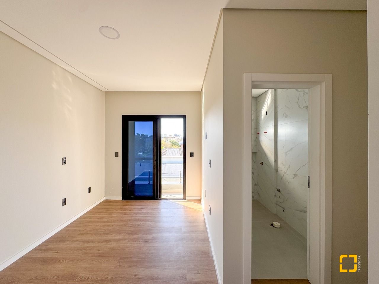 Casa com 225m², 6 quartos (sendo 3 suítes), 4 garagens, no bairro Jurerê em Florianópolis