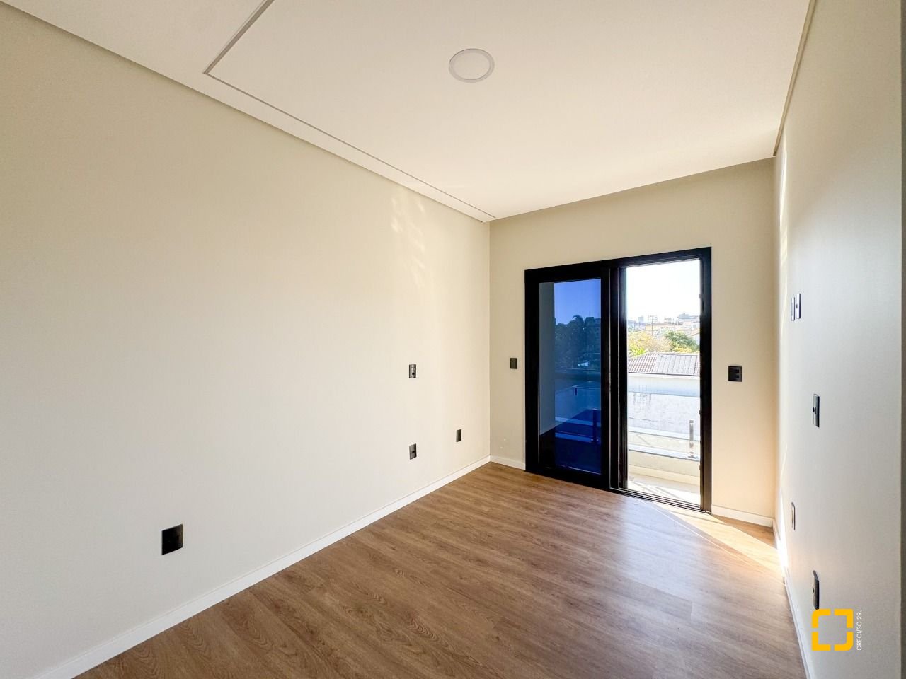 Casa com 225m², 6 quartos (sendo 3 suítes), 4 garagens, no bairro Jurerê em Florianópolis