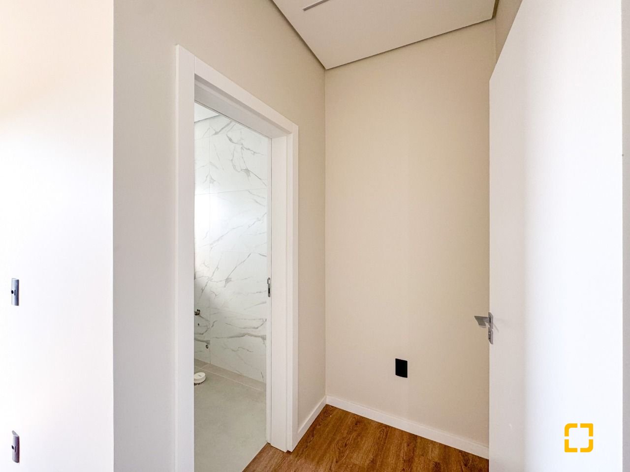 Casa com 225m², 6 quartos (sendo 3 suítes), 4 garagens, no bairro Jurerê em Florianópolis