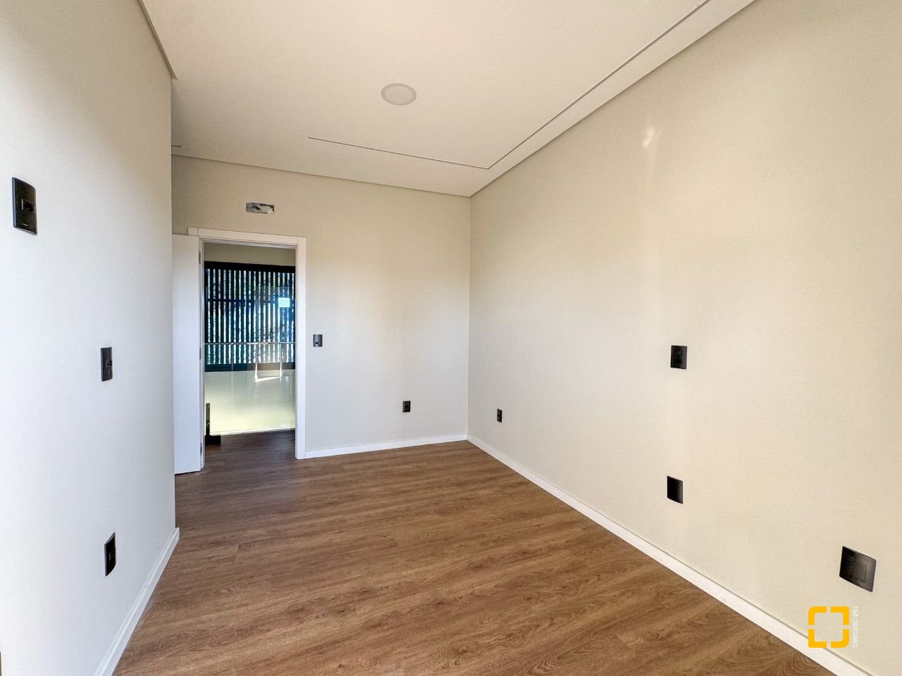Casa com 225m², 6 quartos (sendo 3 suítes), 4 garagens, no bairro Jurerê em Florianópolis