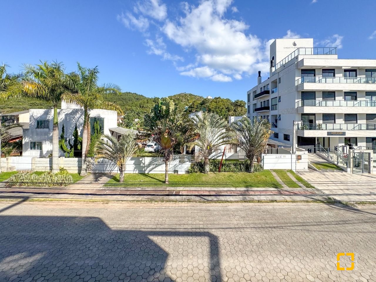 Casa com 225m², 6 quartos (sendo 3 suítes), 4 garagens, no bairro Jurerê em Florianópolis