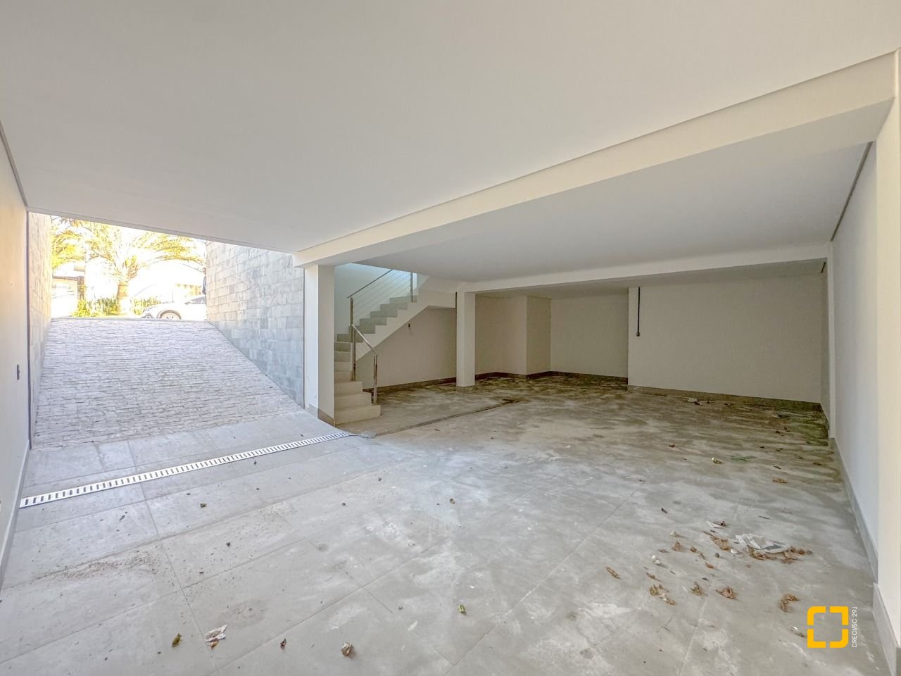 Casa com 225m², 6 quartos (sendo 3 suítes), 4 garagens, no bairro Jurerê em Florianópolis
