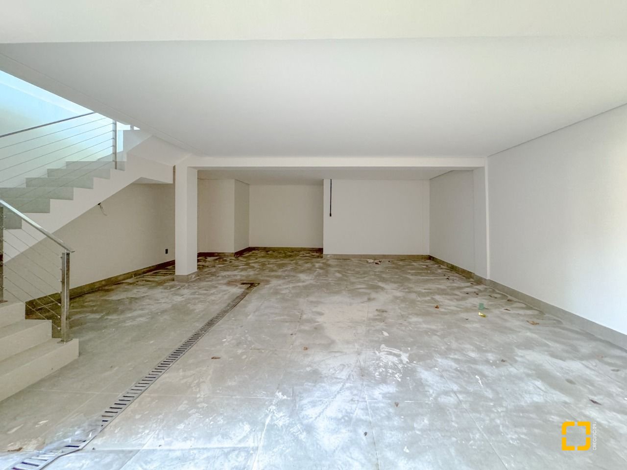 Casa com 225m², 6 quartos (sendo 3 suítes), 4 garagens, no bairro Jurerê em Florianópolis