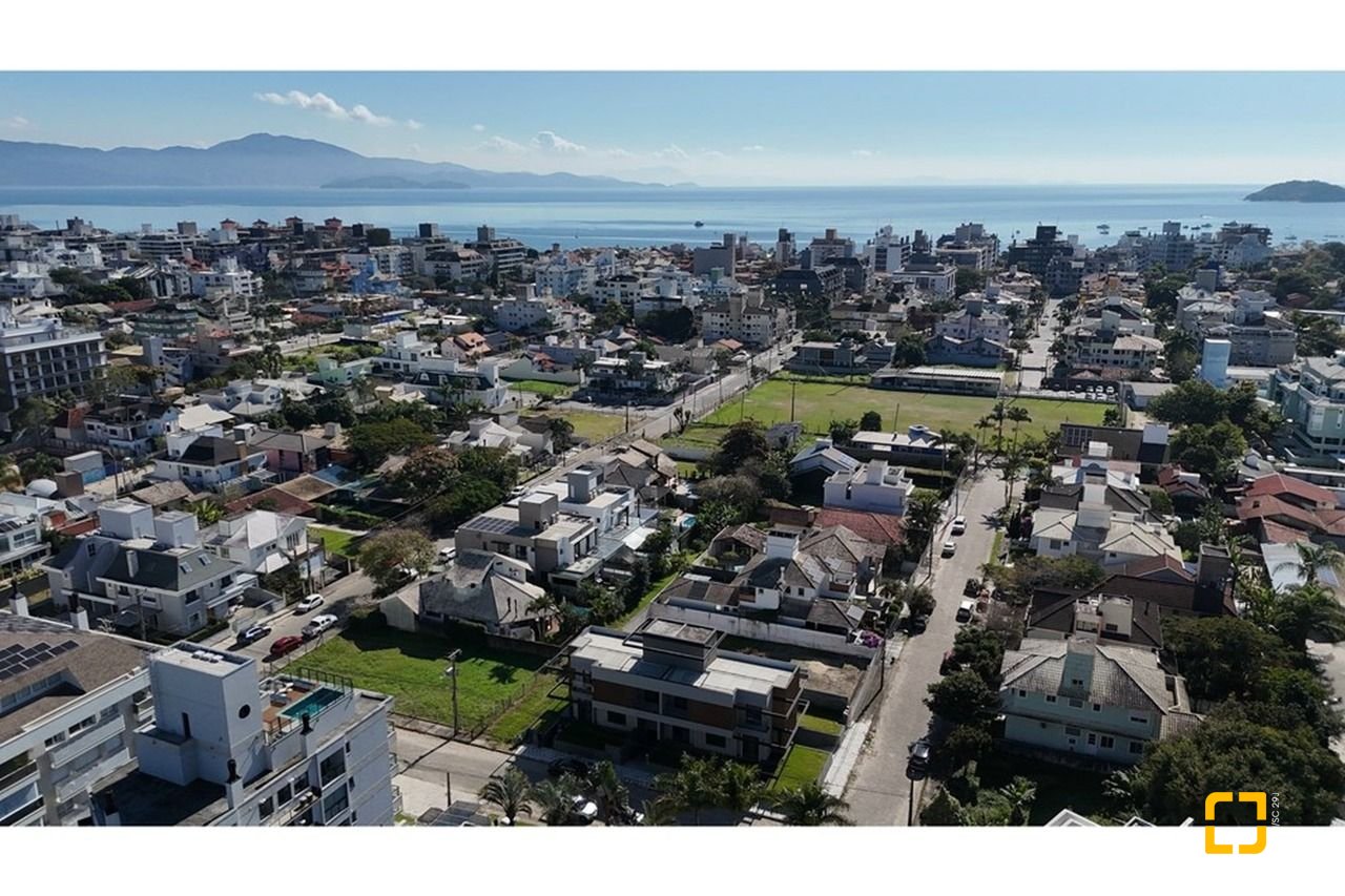 Casa com 225m², 6 quartos (sendo 3 suítes), 4 garagens, no bairro Jurerê em Florianópolis