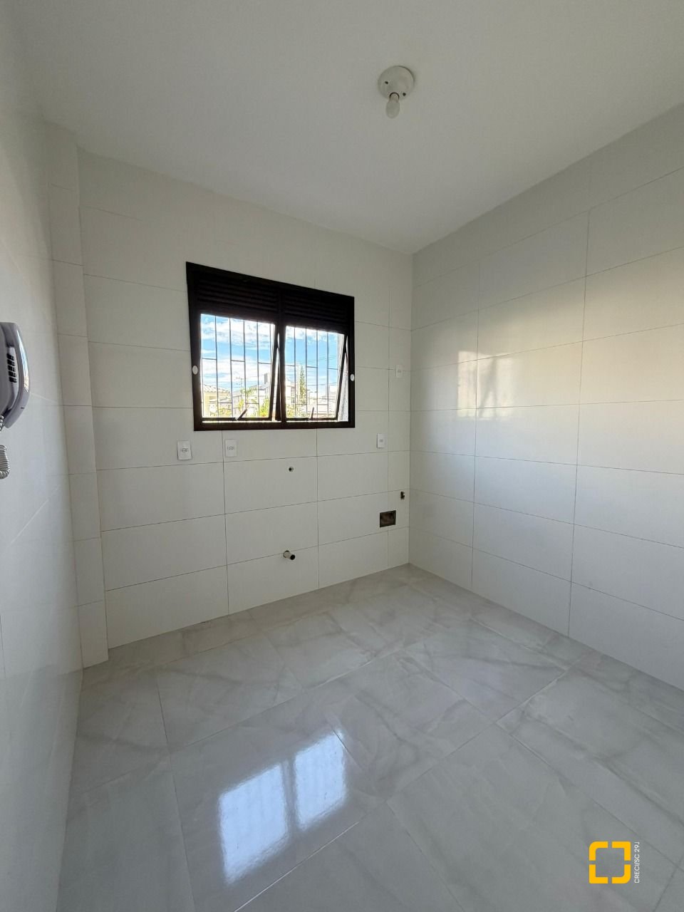 Apartamento com 69m², 2 quartos, 1 garagem, no bairro Canasvieiras em Florianópolis