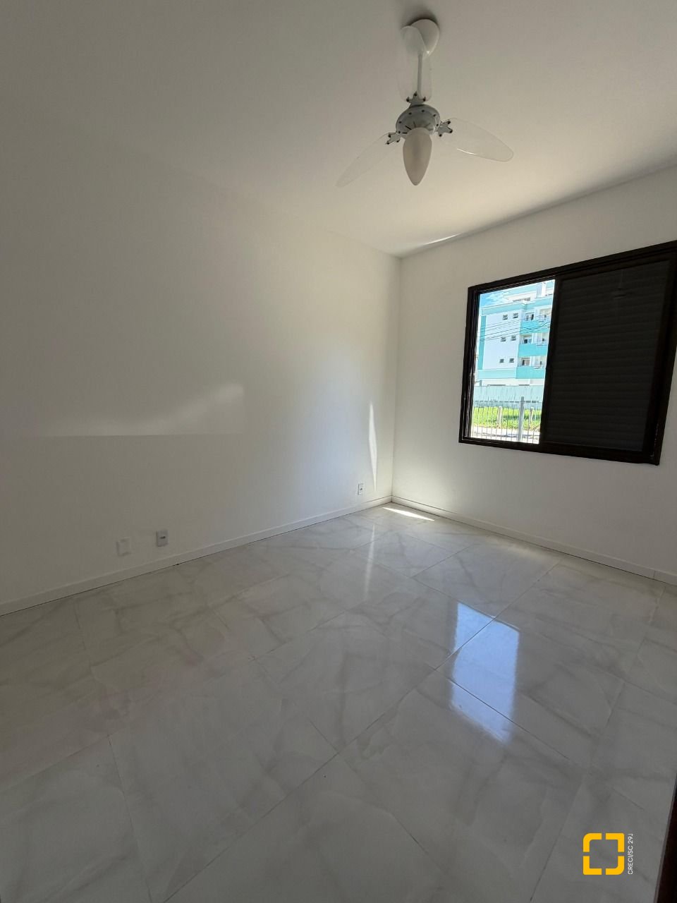 Apartamento com 69m², 2 quartos, 1 garagem, no bairro Canasvieiras em Florianópolis