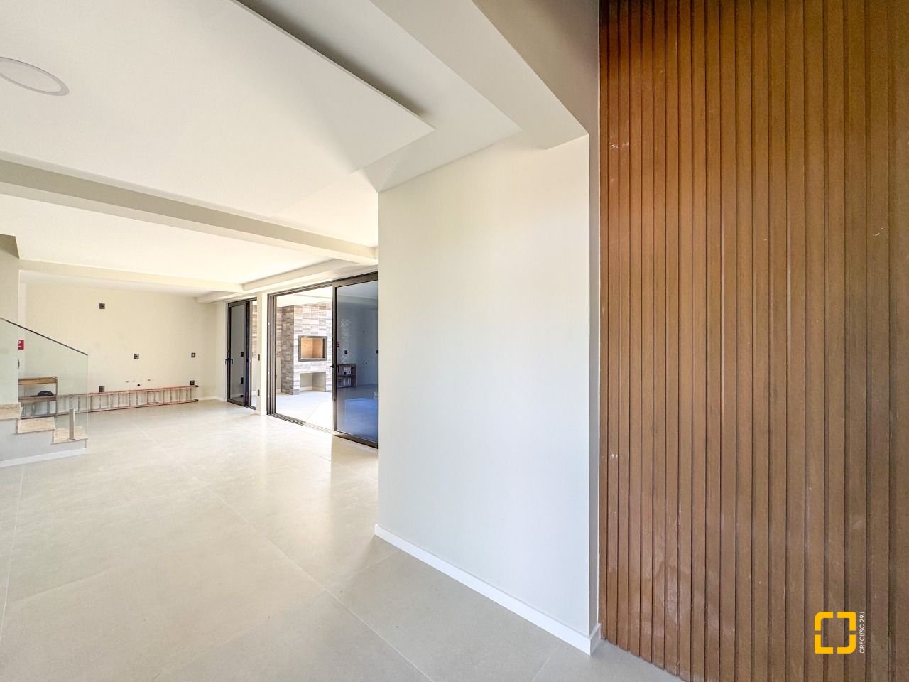 Casa com 225m², 6 quartos (sendo 3 suítes), 4 garagens, no bairro Jurerê em Florianópolis