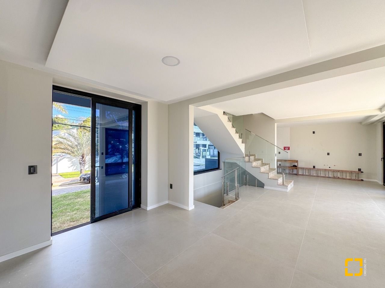Casa com 225m², 6 quartos (sendo 3 suítes), 4 garagens, no bairro Jurerê em Florianópolis