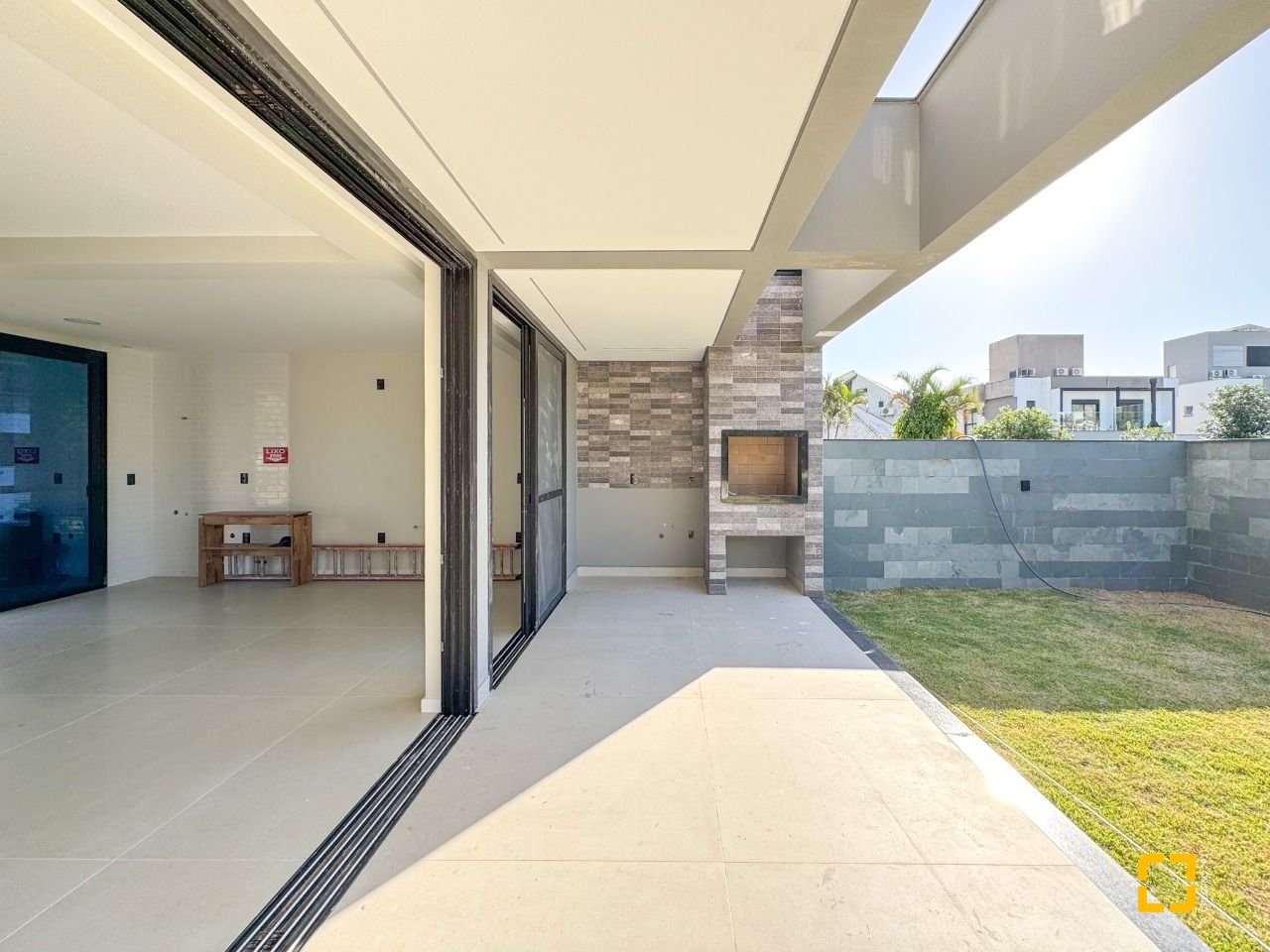 Casa com 225m², 6 quartos (sendo 3 suítes), 4 garagens, no bairro Jurerê em Florianópolis