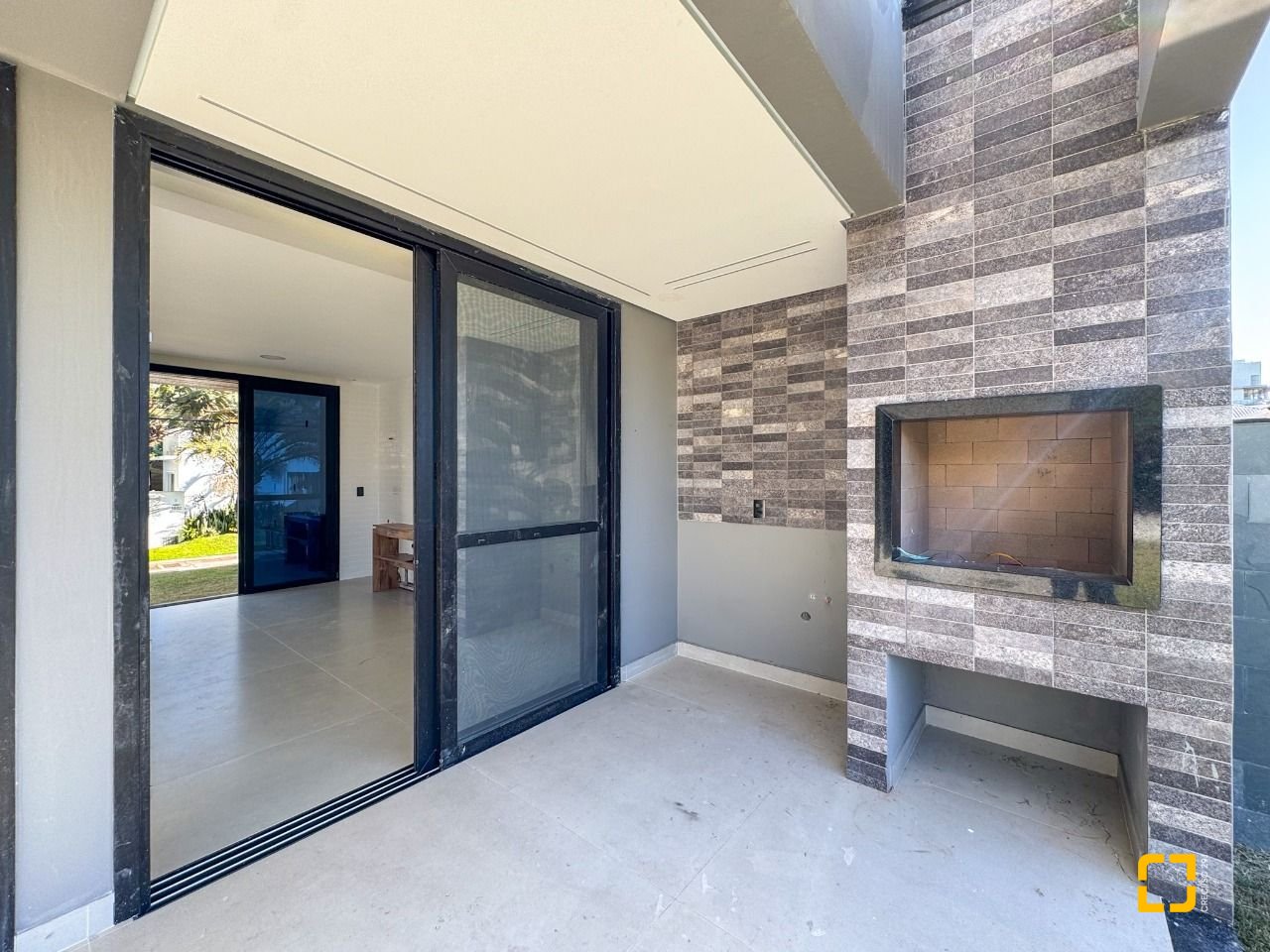 Casa com 225m², 6 quartos (sendo 3 suítes), 4 garagens, no bairro Jurerê em Florianópolis
