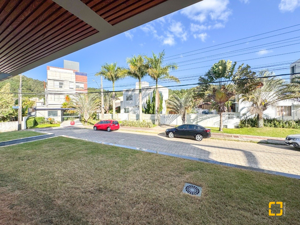 Casa com 225m², 6 quartos (sendo 3 suítes), 4 garagens, no bairro Jurerê em Florianópolis