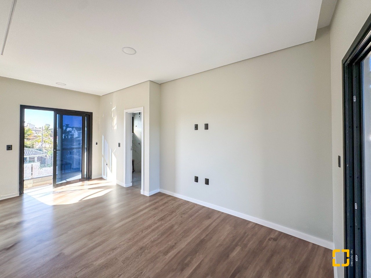 Casa com 225m², 6 quartos (sendo 3 suítes), 4 garagens, no bairro Jurerê em Florianópolis