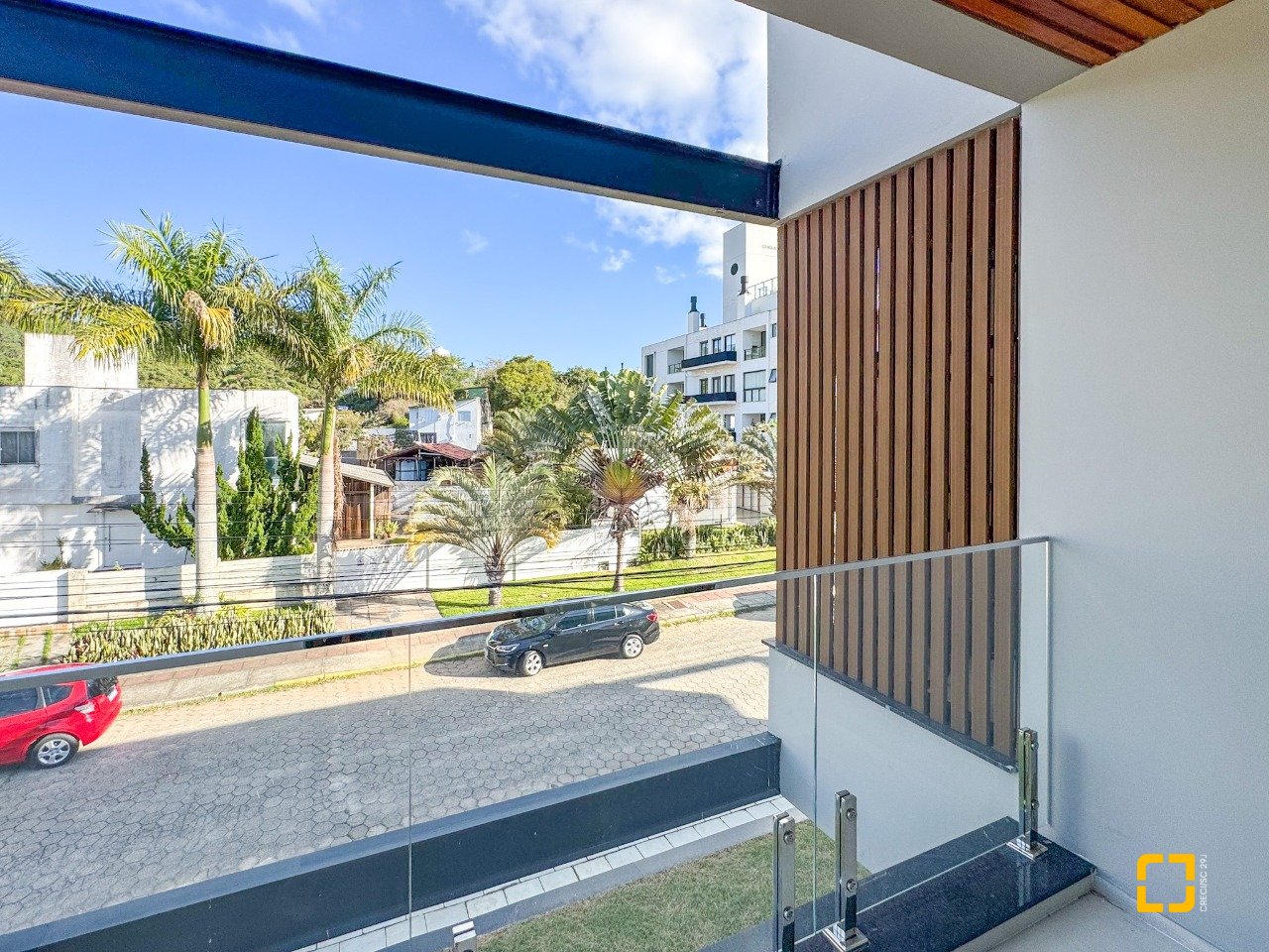 Casa com 225m², 6 quartos (sendo 3 suítes), 4 garagens, no bairro Jurerê em Florianópolis