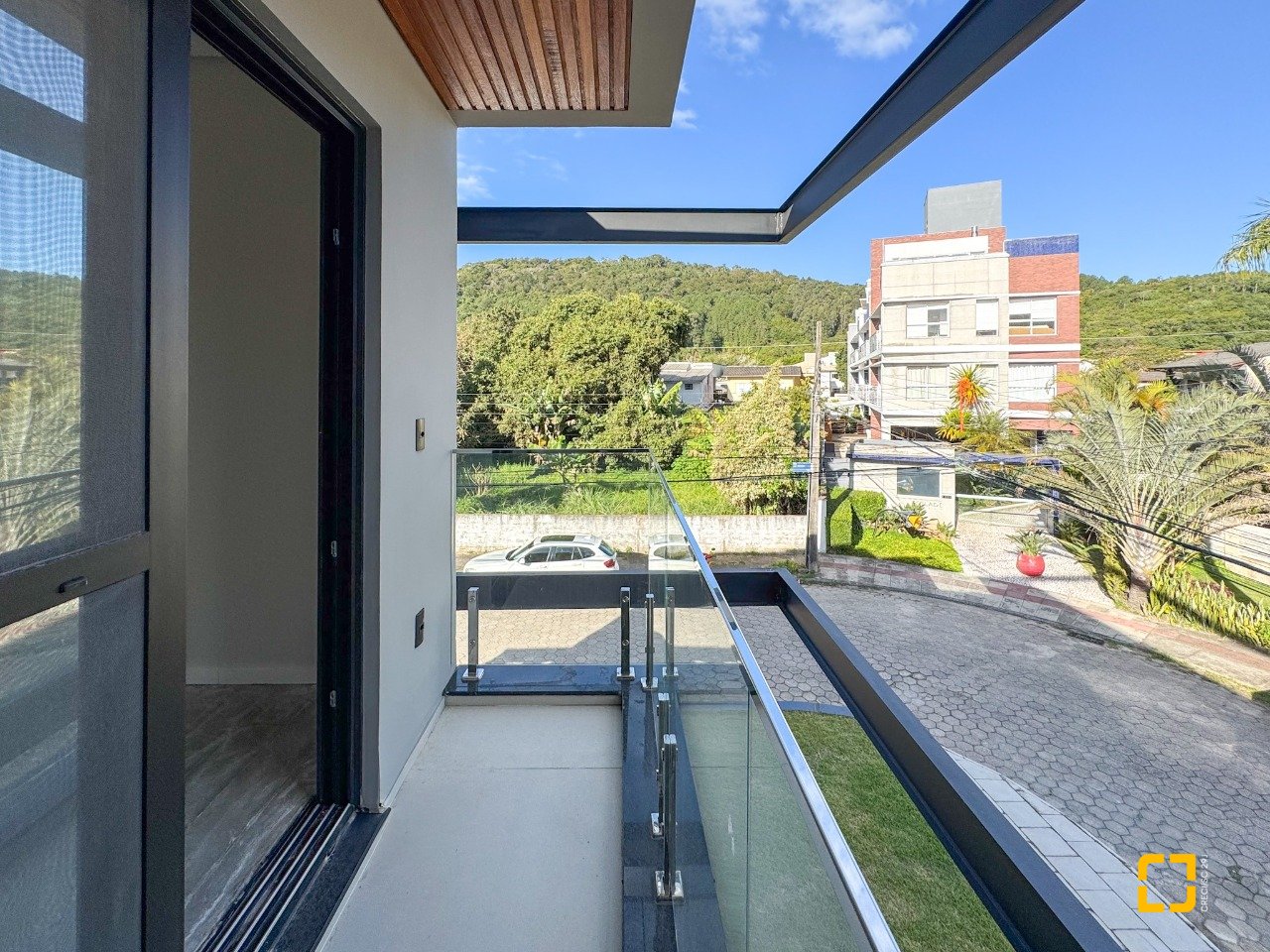 Casa com 225m², 6 quartos (sendo 3 suítes), 4 garagens, no bairro Jurerê em Florianópolis