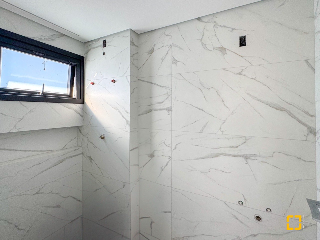 Casa com 225m², 6 quartos (sendo 3 suítes), 4 garagens, no bairro Jurerê em Florianópolis