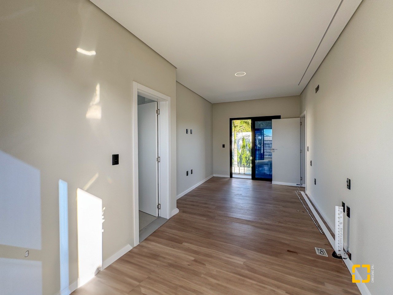 Casa com 225m², 6 quartos (sendo 3 suítes), 4 garagens, no bairro Jurerê em Florianópolis