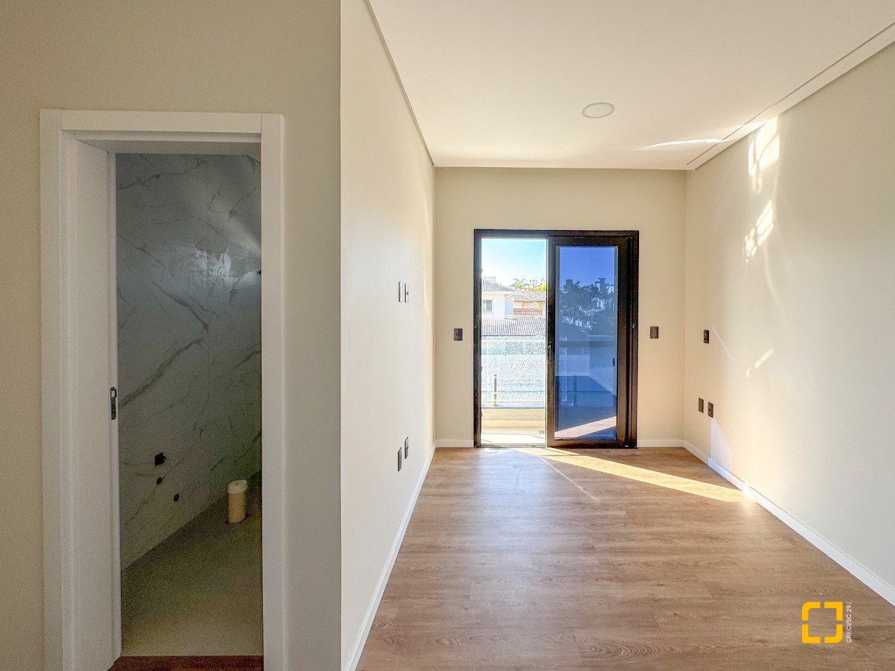 Casa com 225m², 6 quartos (sendo 3 suítes), 4 garagens, no bairro Jurerê em Florianópolis