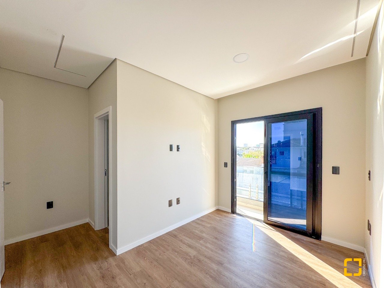 Casa com 225m², 6 quartos (sendo 3 suítes), 4 garagens, no bairro Jurerê em Florianópolis