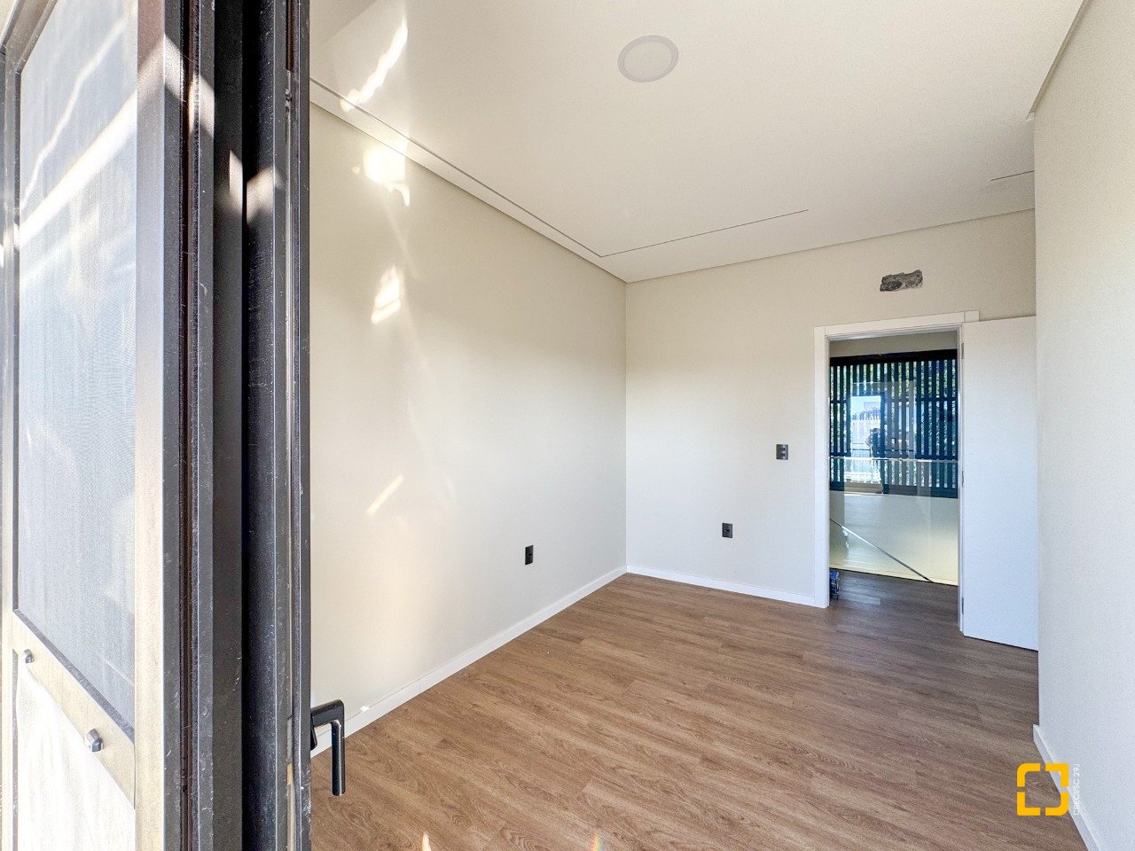 Casa com 225m², 6 quartos (sendo 3 suítes), 4 garagens, no bairro Jurerê em Florianópolis