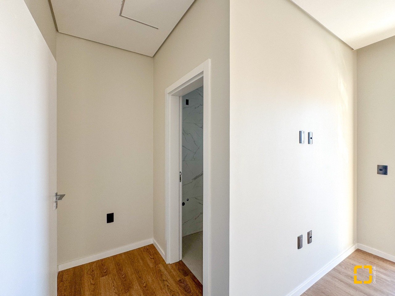 Casa com 225m², 6 quartos (sendo 3 suítes), 4 garagens, no bairro Jurerê em Florianópolis