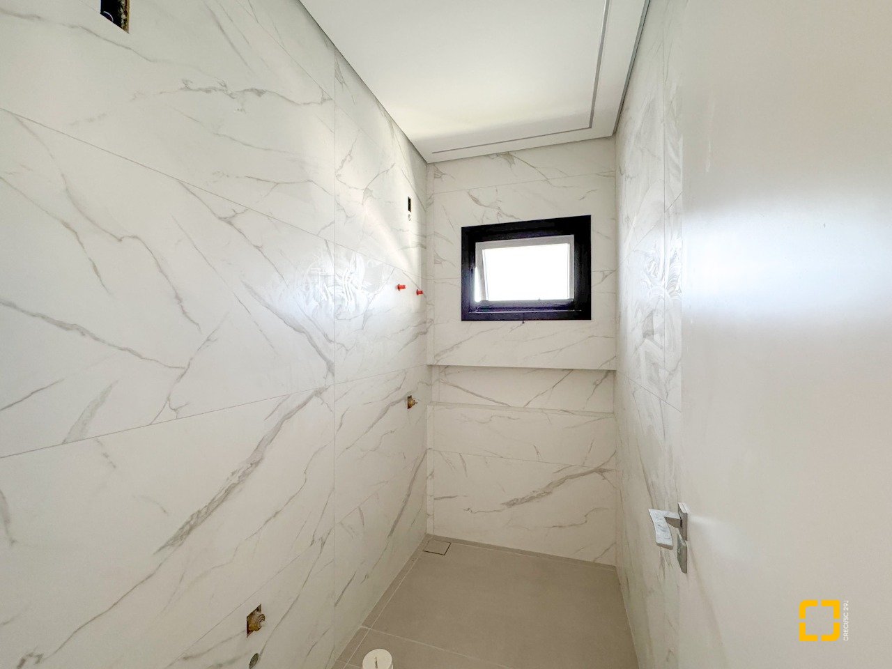 Casa com 225m², 6 quartos (sendo 3 suítes), 4 garagens, no bairro Jurerê em Florianópolis