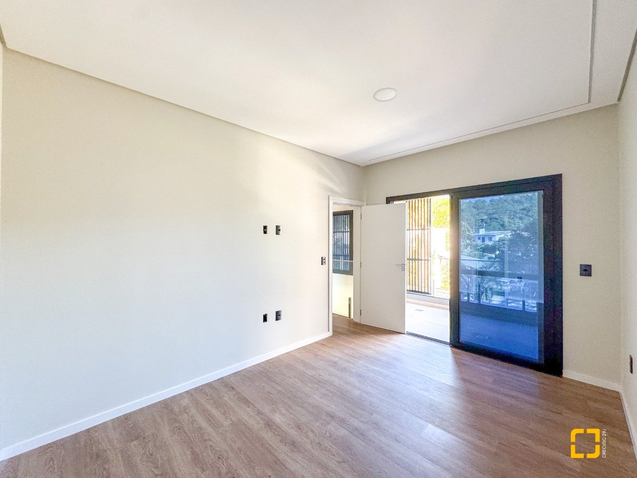 Casa com 225m², 6 quartos (sendo 3 suítes), 4 garagens, no bairro Jurerê em Florianópolis