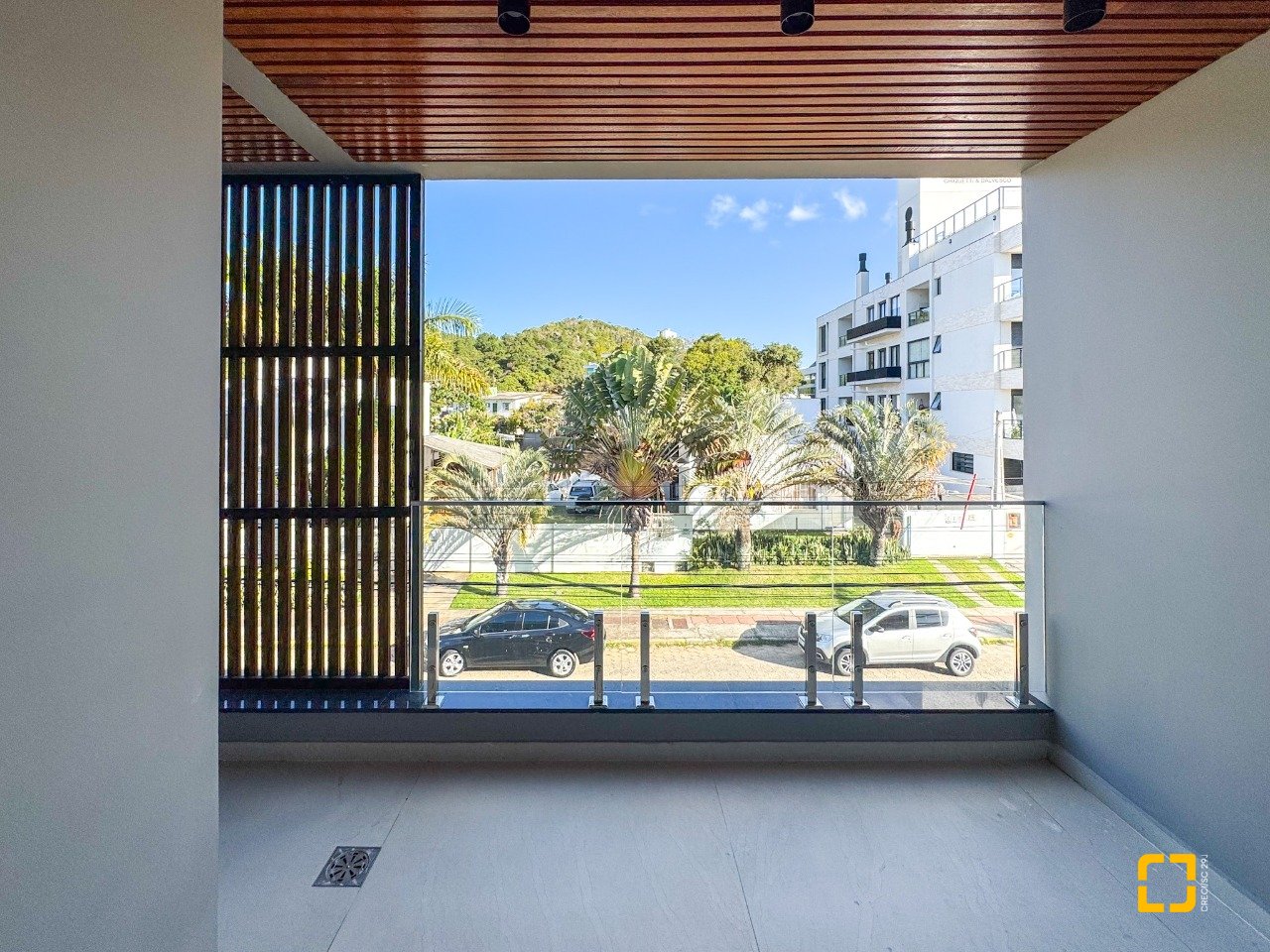 Casa com 225m², 6 quartos (sendo 3 suítes), 4 garagens, no bairro Jurerê em Florianópolis