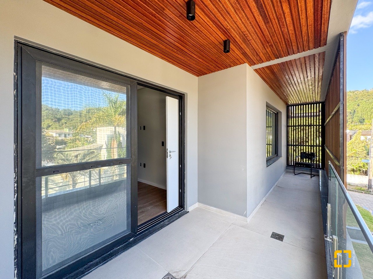Casa com 225m², 6 quartos (sendo 3 suítes), 4 garagens, no bairro Jurerê em Florianópolis
