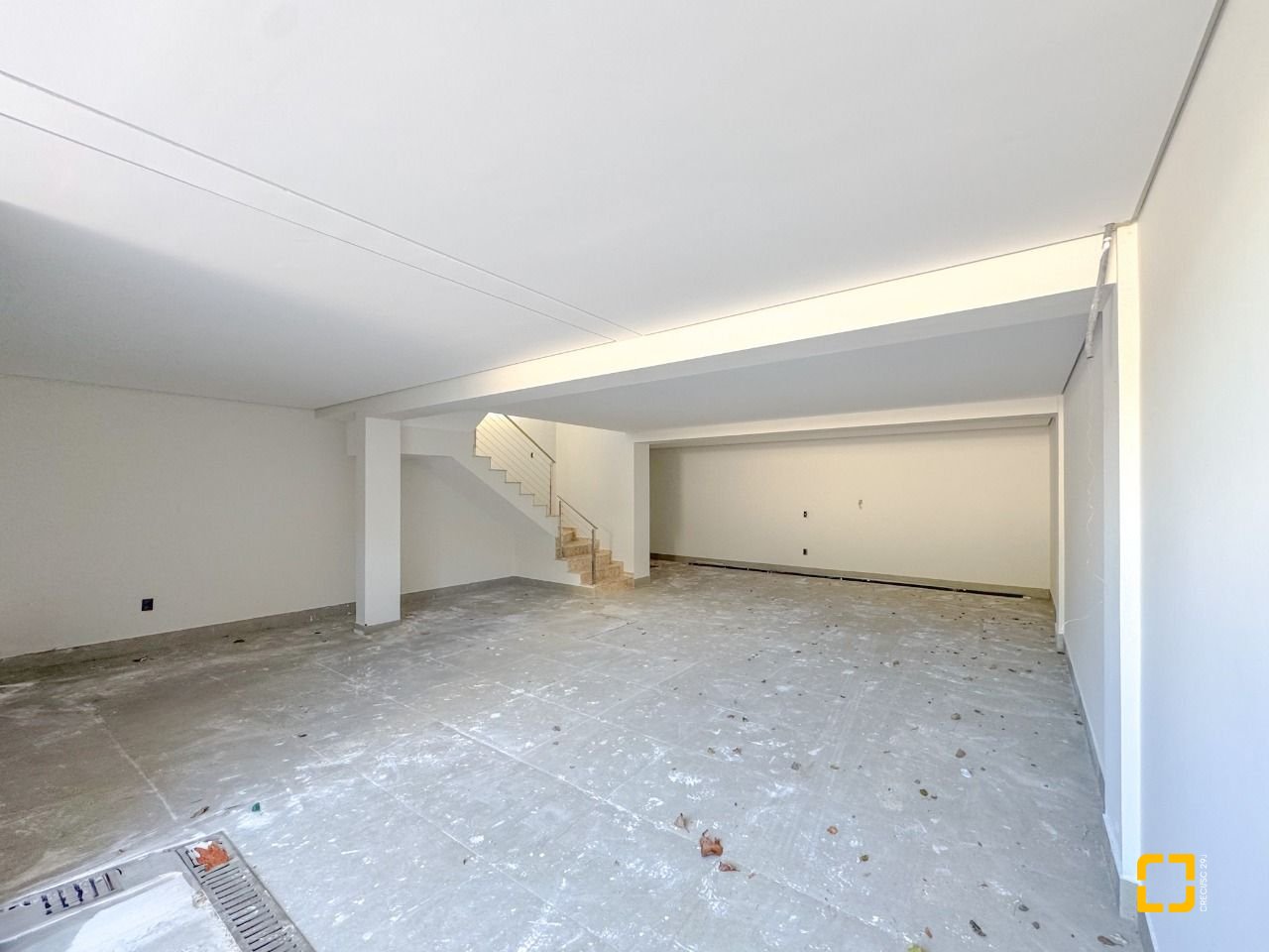 Casa com 225m², 6 quartos (sendo 3 suítes), 4 garagens, no bairro Jurerê em Florianópolis