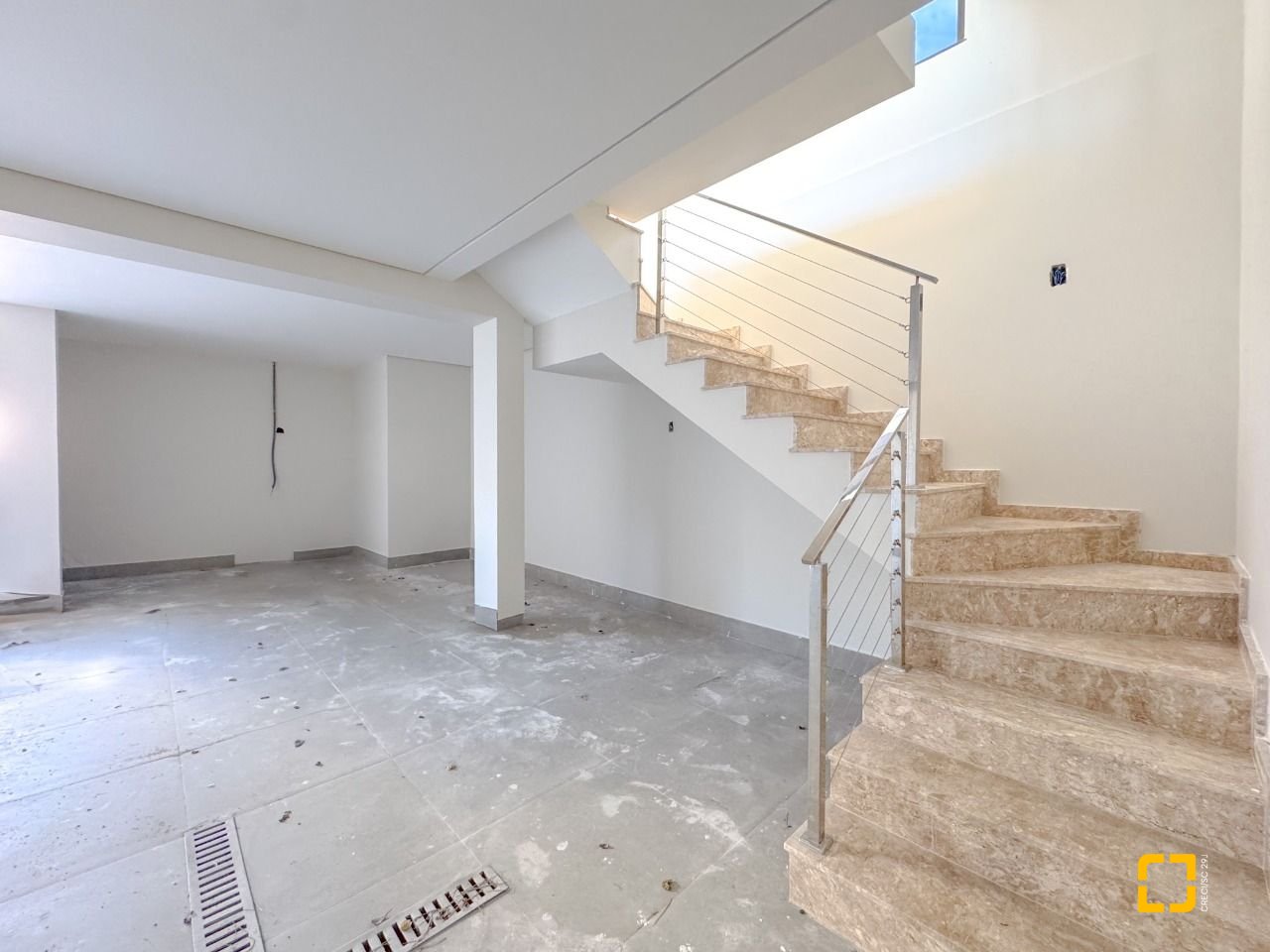 Casa com 225m², 6 quartos (sendo 3 suítes), 4 garagens, no bairro Jurerê em Florianópolis