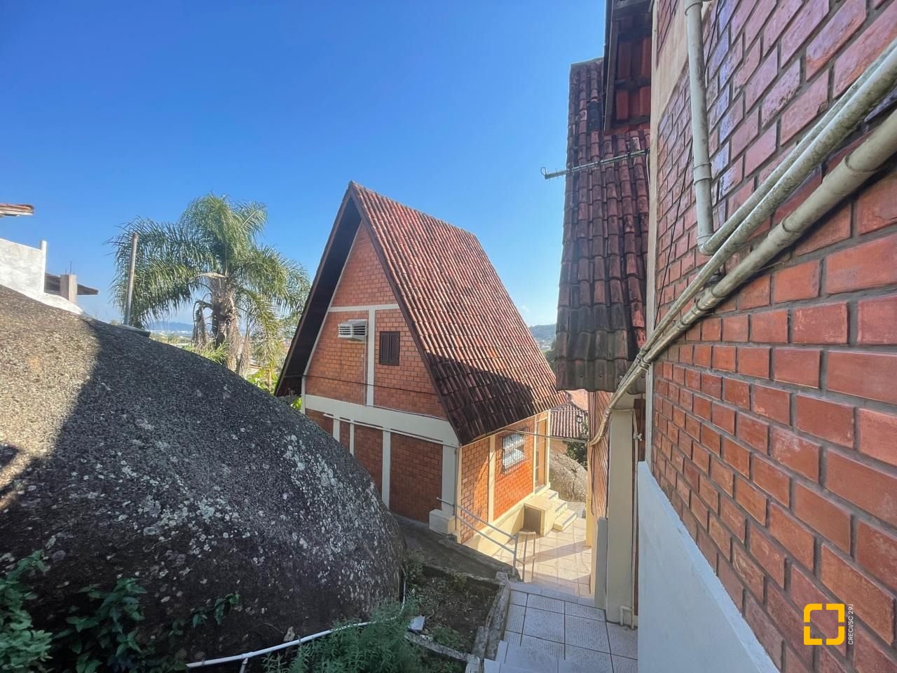 Casa com 506m², 10 quartos, 5 garagens, no bairro Ponta das Canas em Florianópolis