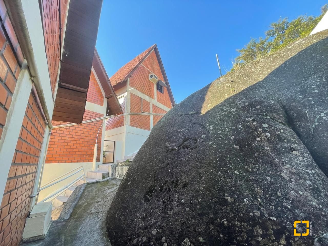 Casa com 506m², 10 quartos, 5 garagens, no bairro Ponta das Canas em Florianópolis