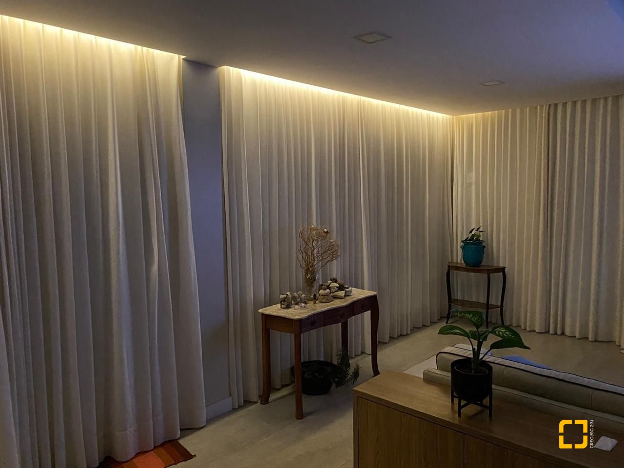 Casa com 274m², 8 quartos (sendo 4 suítes), 3 garagens, no bairro Cacupé em Florianópolis