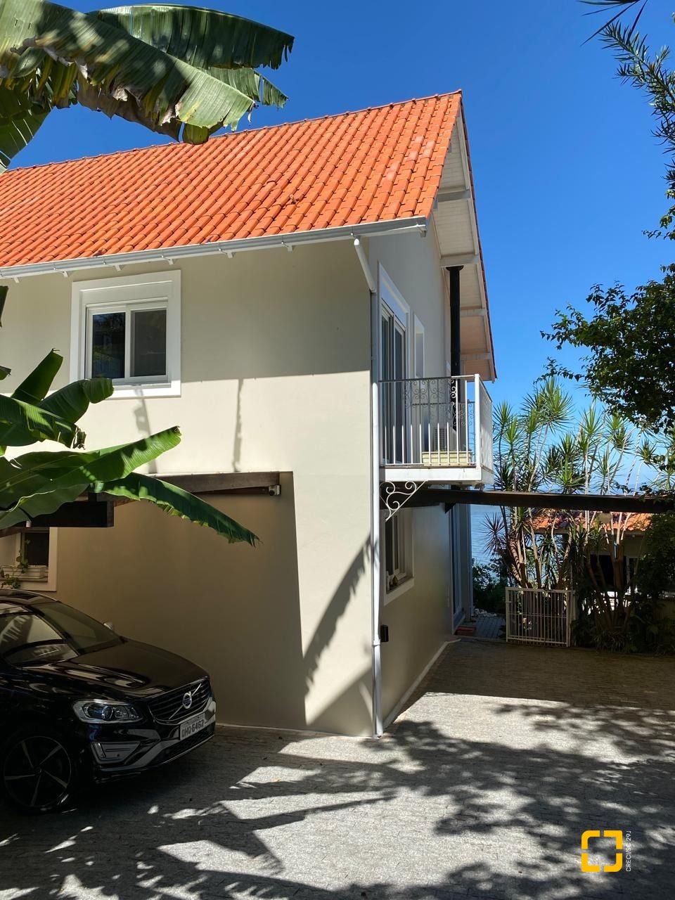 Casa com 274m², 8 quartos (sendo 4 suítes), 3 garagens, no bairro Cacupé em Florianópolis