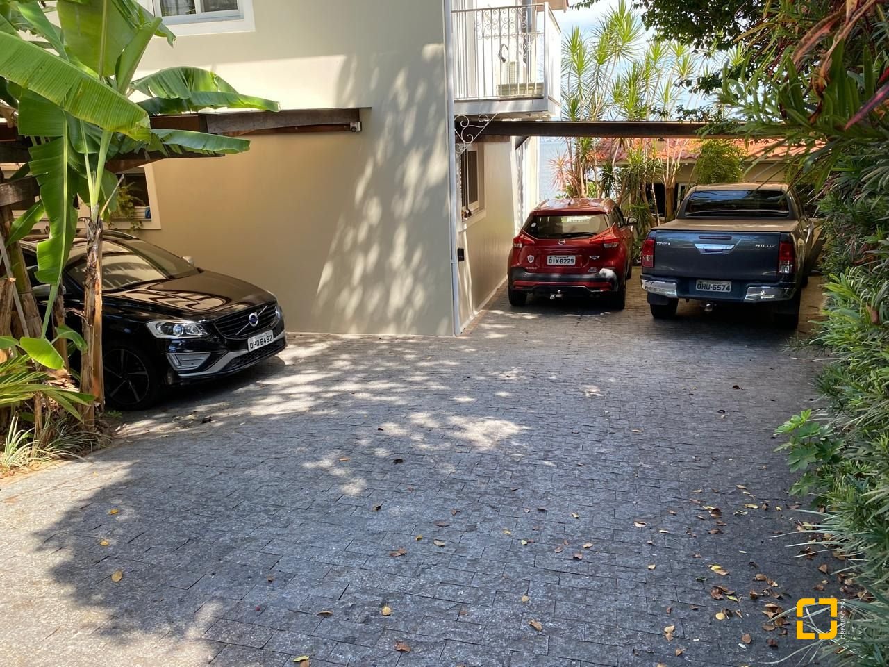 Casa com 274m², 8 quartos (sendo 4 suítes), 3 garagens, no bairro Cacupé em Florianópolis