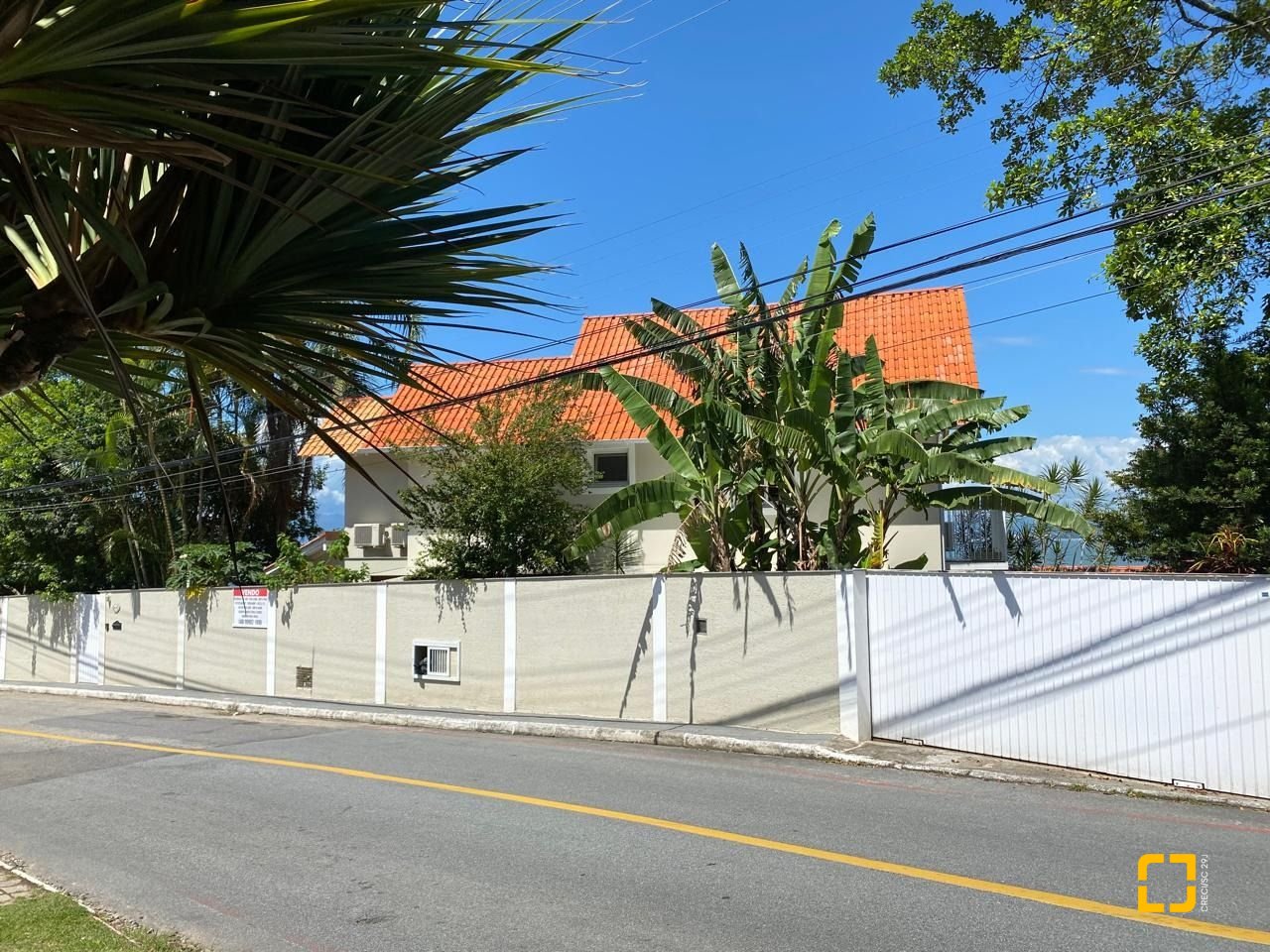 Casa com 274m², 8 quartos (sendo 4 suítes), 3 garagens, no bairro Cacupé em Florianópolis