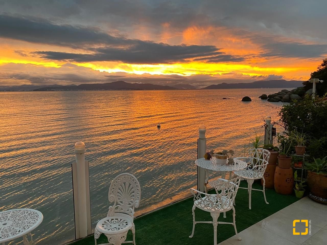 Casa com 274m², 8 quartos (sendo 4 suítes), 3 garagens, no bairro Cacupé em Florianópolis