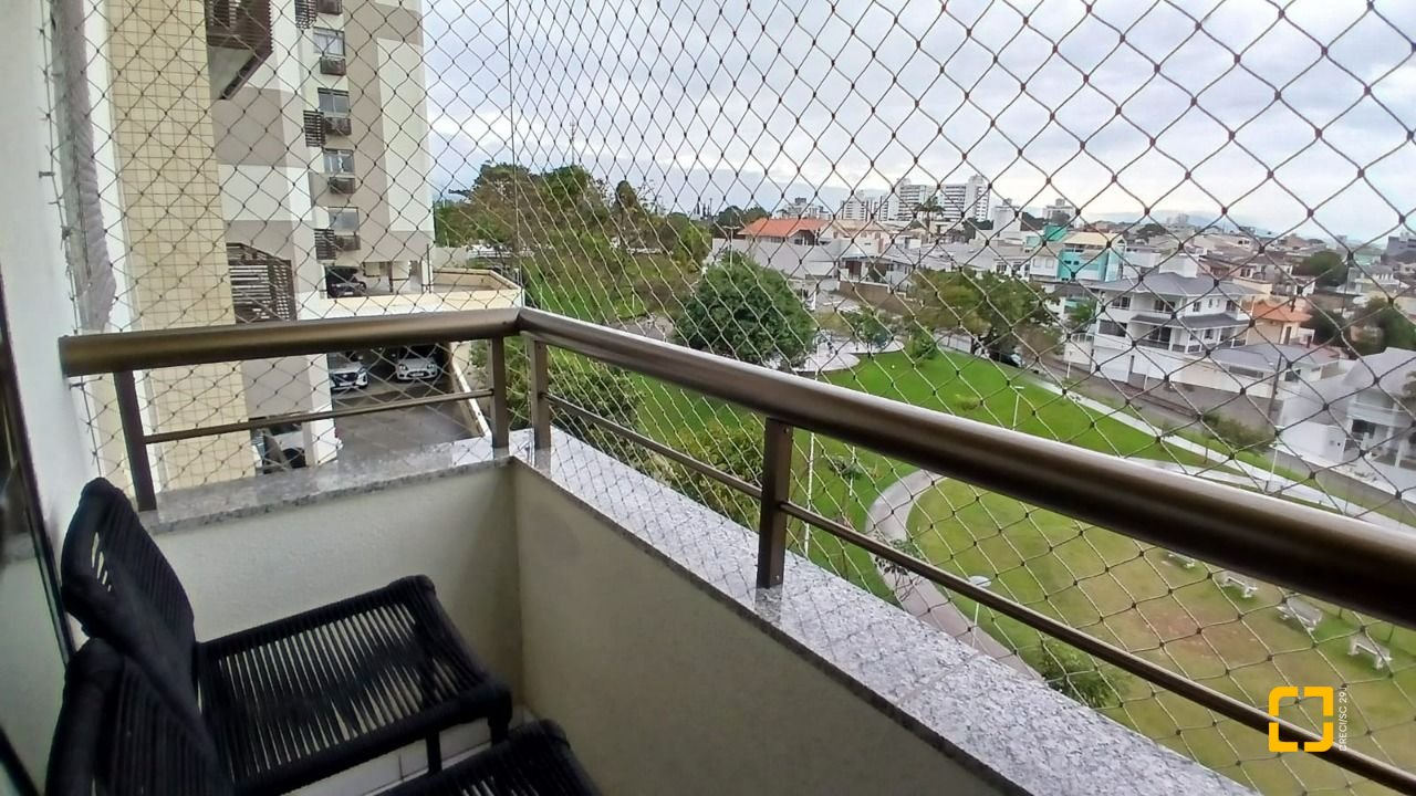 Apartamento com 83m², 4 quartos (sendo 1 suíte), 2 garagens, no bairro Canto em Florianópolis