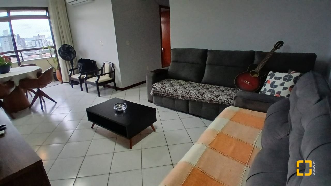 Apartamento com 83m², 4 quartos (sendo 1 suíte), 2 garagens, no bairro Canto em Florianópolis