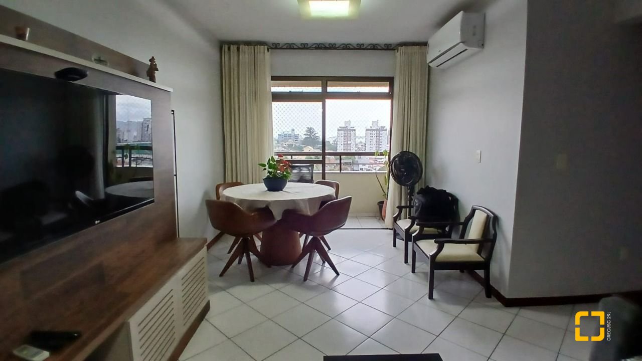 Apartamento com 83m², 4 quartos (sendo 1 suíte), 2 garagens, no bairro Canto em Florianópolis