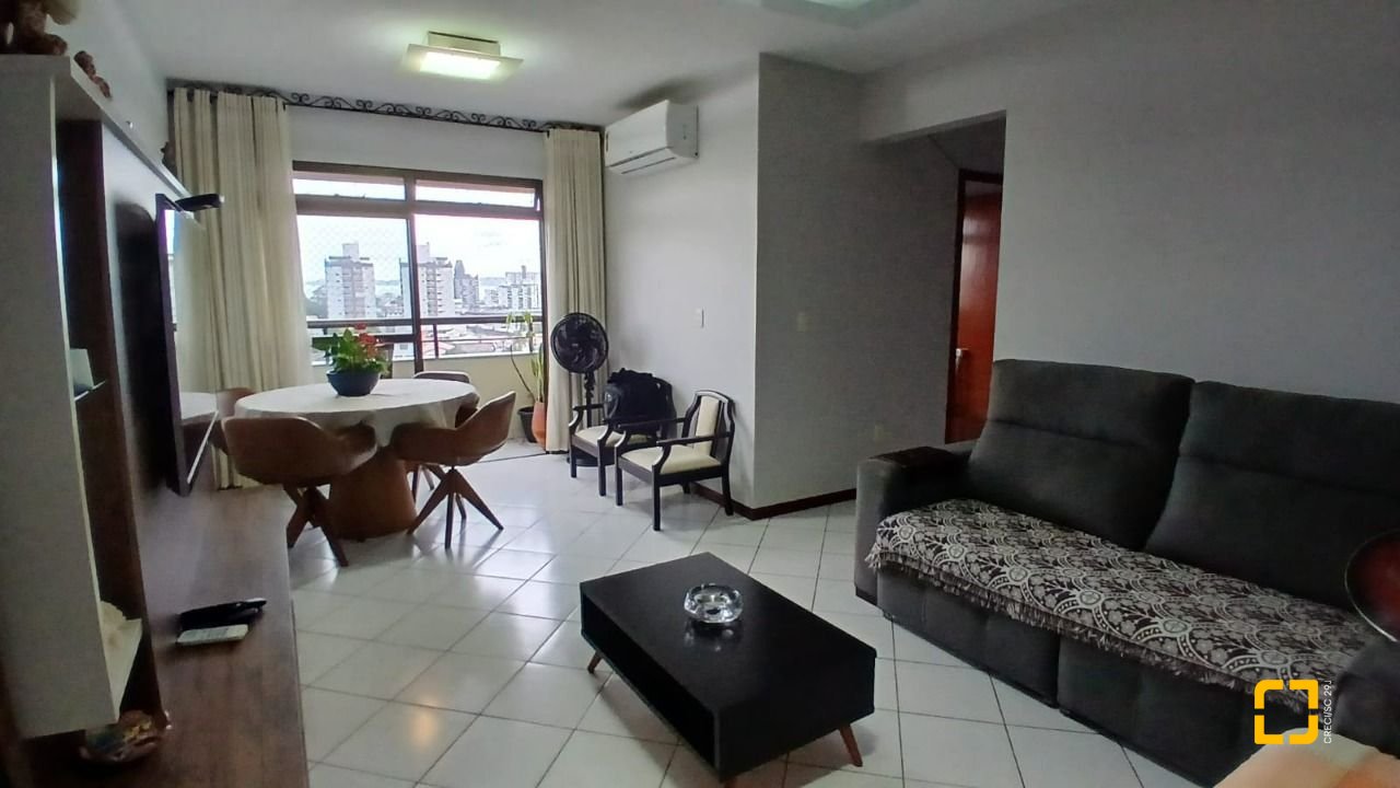Apartamento com 83m², 4 quartos (sendo 1 suíte), 2 garagens, no bairro Canto em Florianópolis