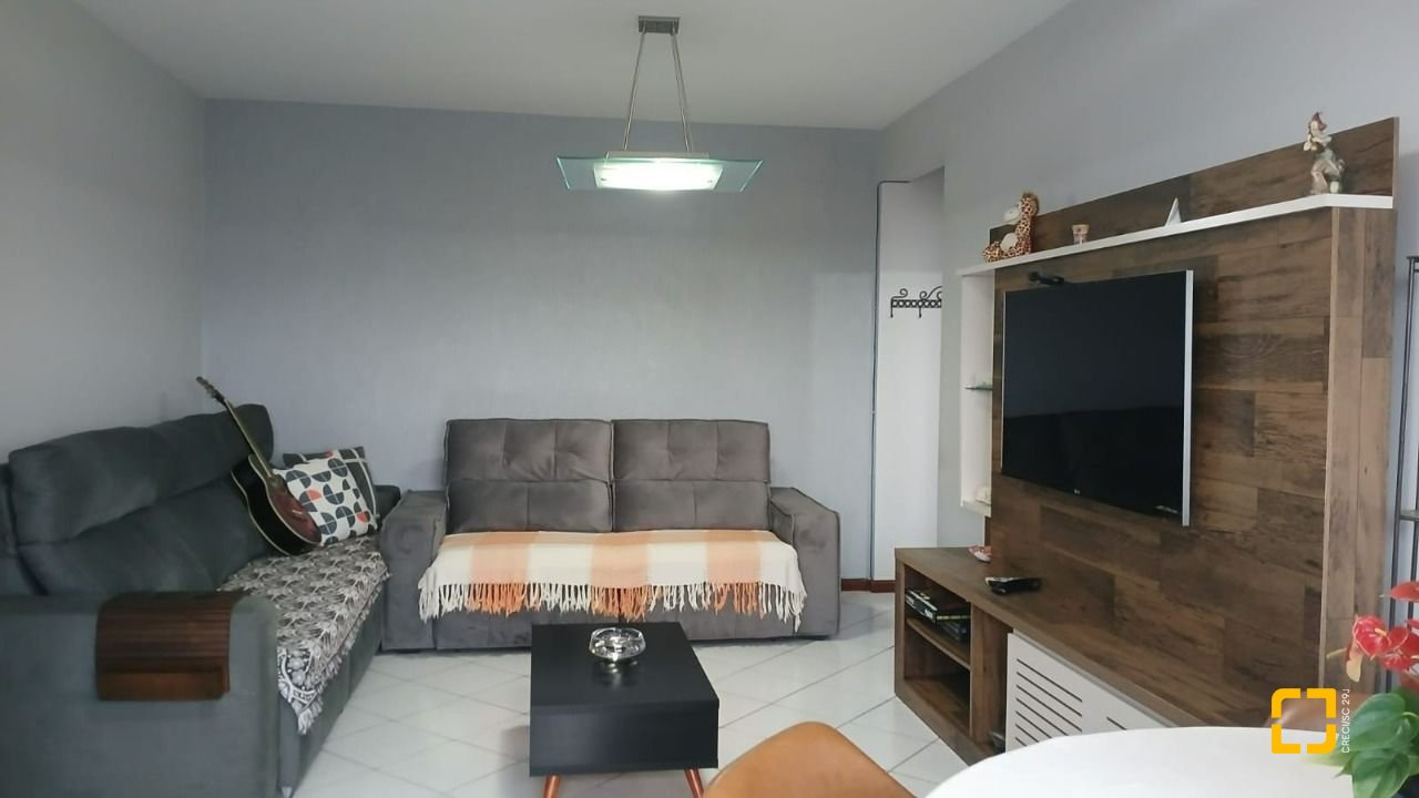 Apartamento com 83m², 4 quartos (sendo 1 suíte), 2 garagens, no bairro Canto em Florianópolis