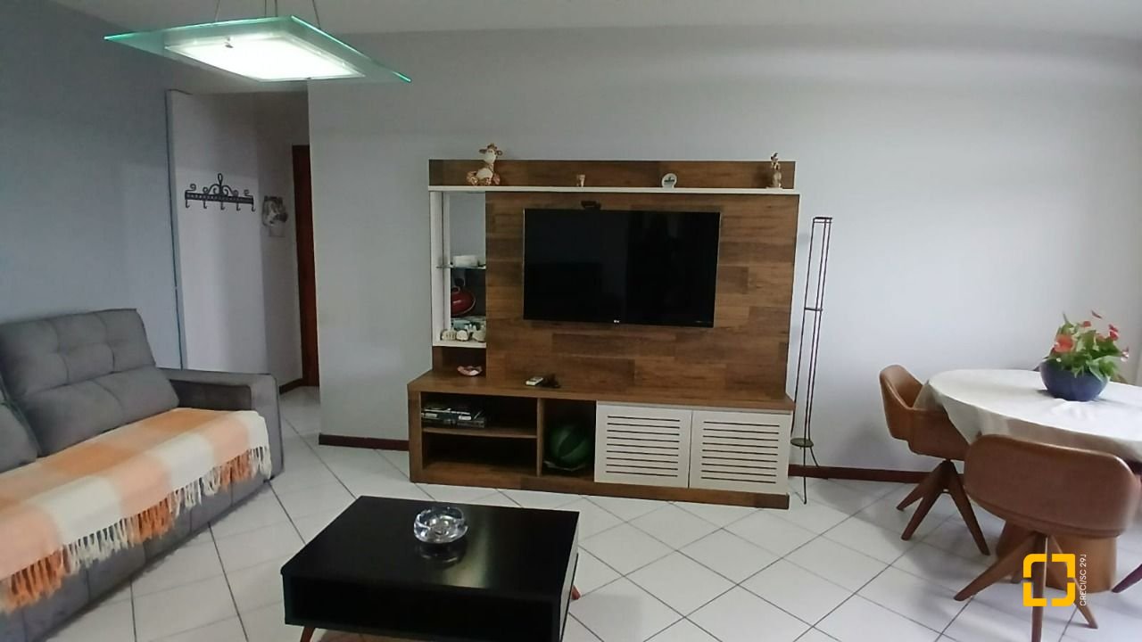 Apartamento com 83m², 4 quartos (sendo 1 suíte), 2 garagens, no bairro Canto em Florianópolis