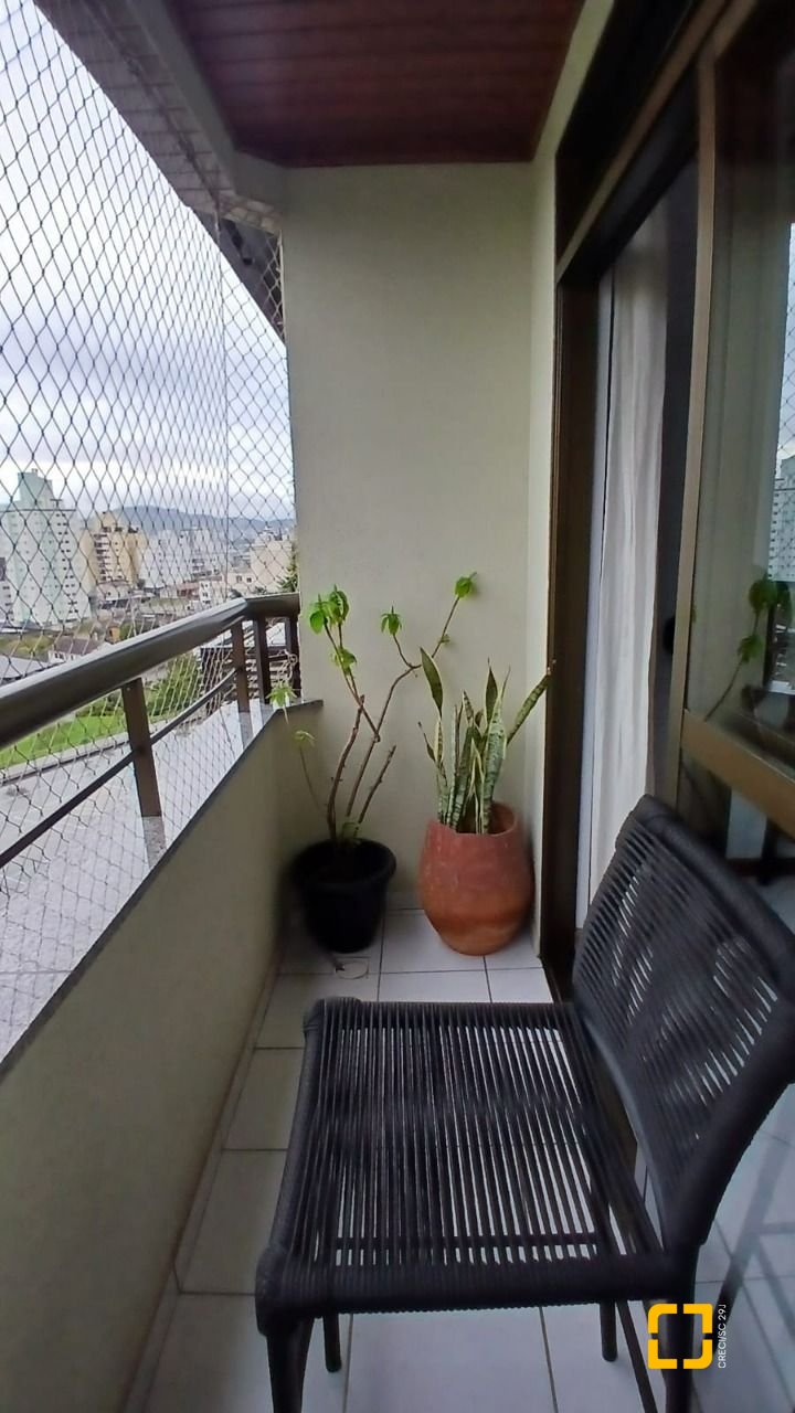 Apartamento com 83m², 4 quartos (sendo 1 suíte), 2 garagens, no bairro Canto em Florianópolis